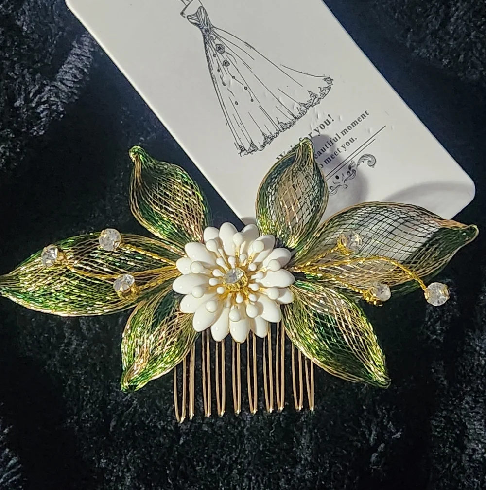 Casdre Flower Hair Comb